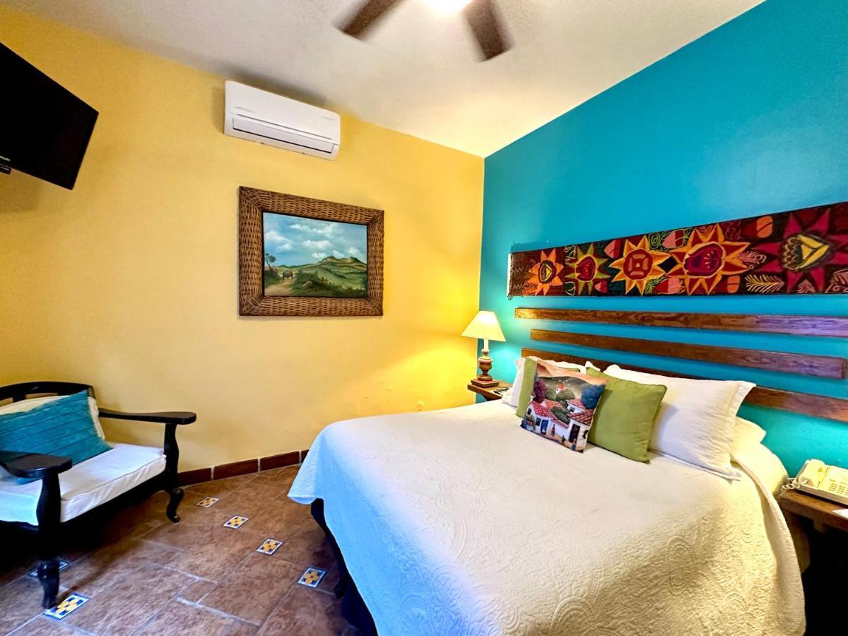 La Villa Del Ensueno Boutique Hotel Tlaquepaque Bagian luar foto